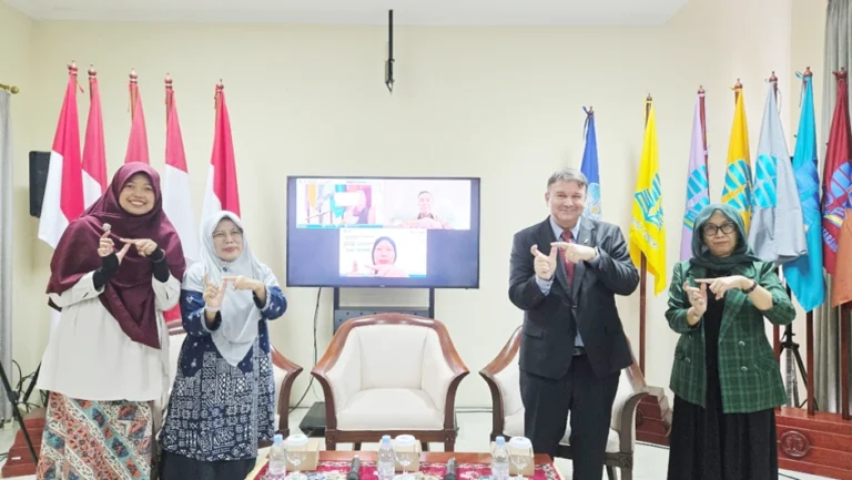 FKIP UT Brings in Sunway University Expert to Explore Critical Pedagogies in Southeast Asian ELT