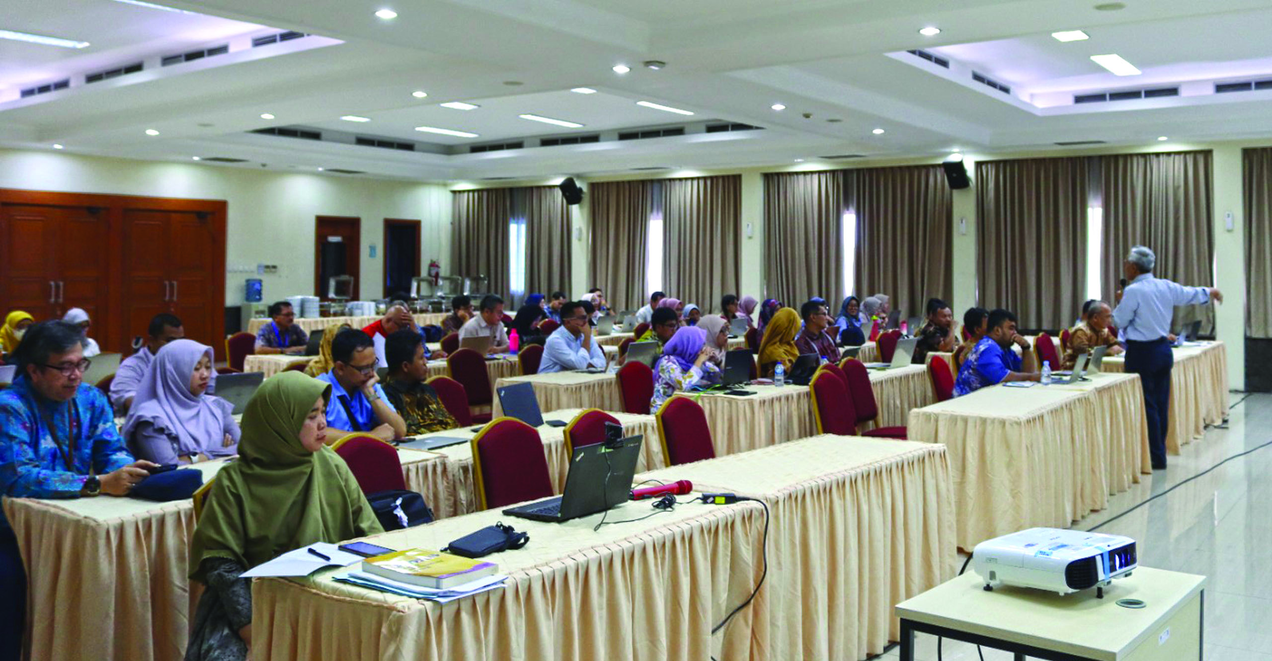 Pelatihan Penulisan Soal Objektif Bagi Dosen Fakultas Keguruan dan Ilmu Pendidikan (FKIP) Universitas Terbuka (UT)