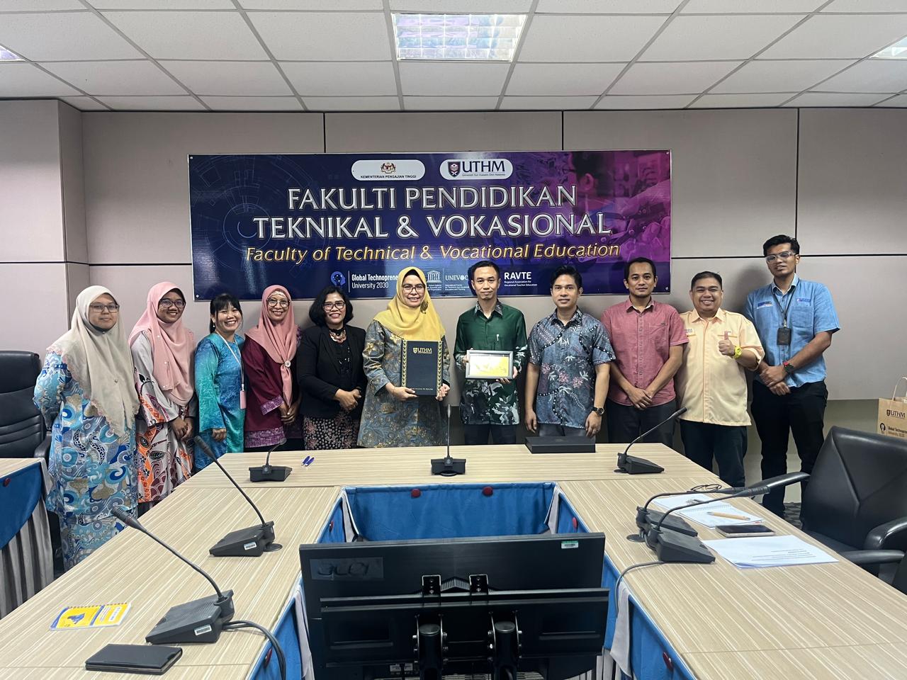 FKIP UT  Optimalkan Kolaborasi dengan Perguruan Tinggi di Negeri Jiran